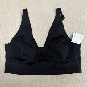 NWT Auden signature smooth collection unlined long line pullover bralette.